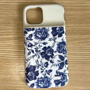 iPhone 11 Pro - Casetify Charging Case